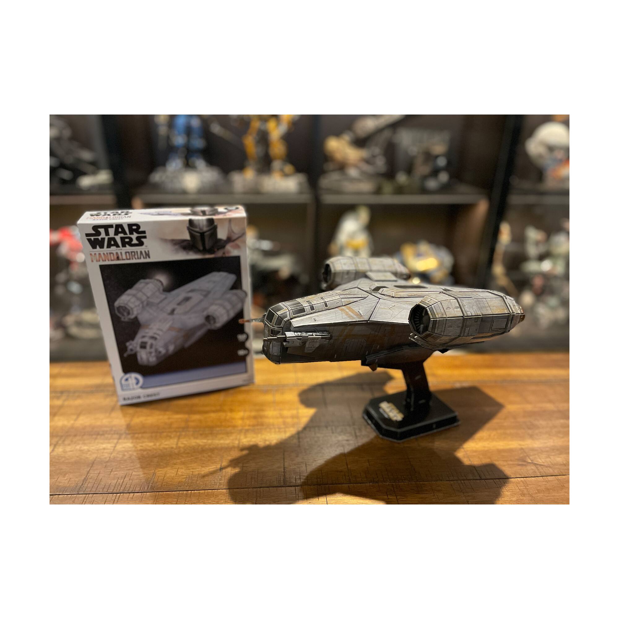 Star Wars - The Mandalorian Razor Crest Paper Model Kit: 140 Pcs